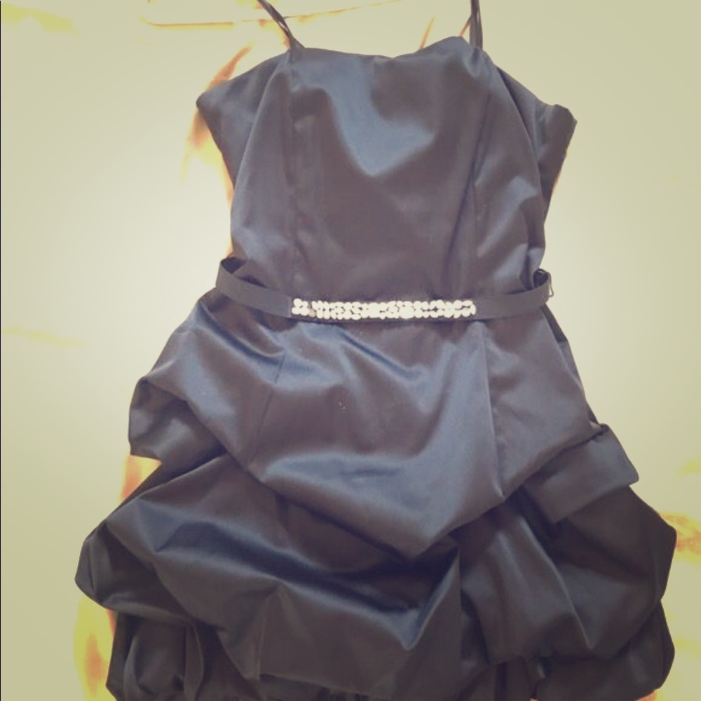 Size 6 . Short dress
